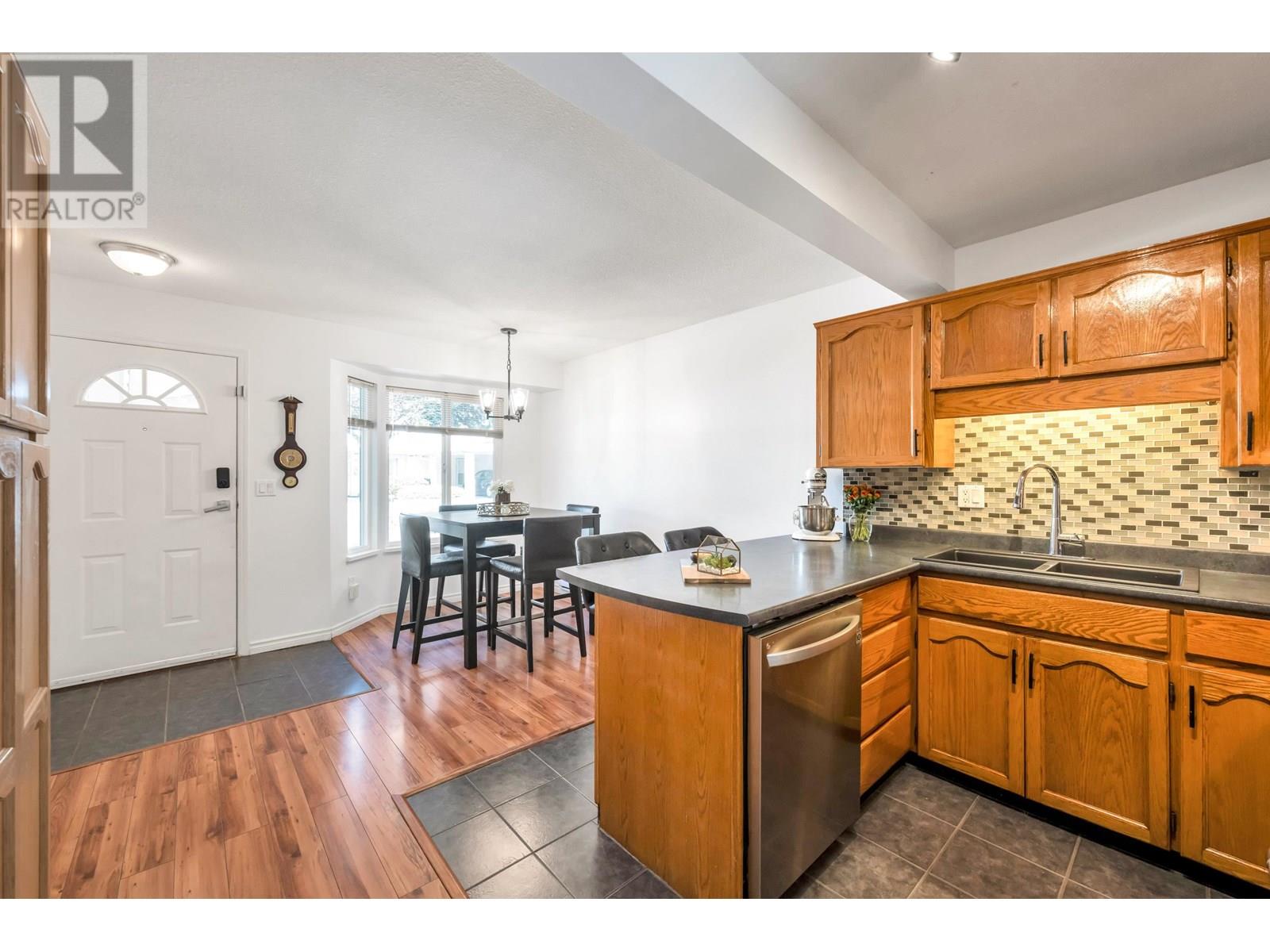 Photo 18 of 3 11757 207 Street, Maple Ridge BC