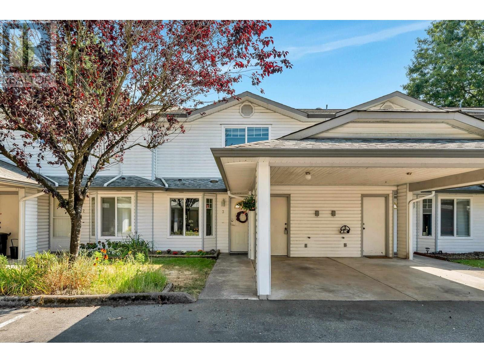 Photo 10 of 3 11757 207 Street, Maple Ridge BC