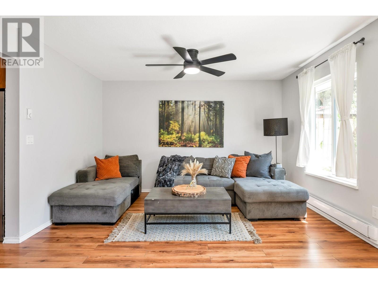 Photo 3 of 3 11757 207 Street, Maple Ridge BC