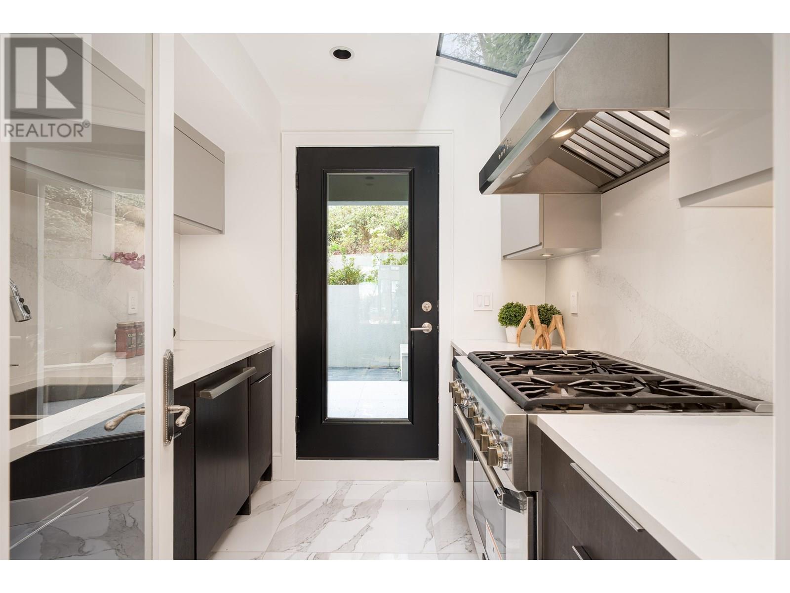 Photo 20 of 4524 W 1st Avenue, Vancouver BC