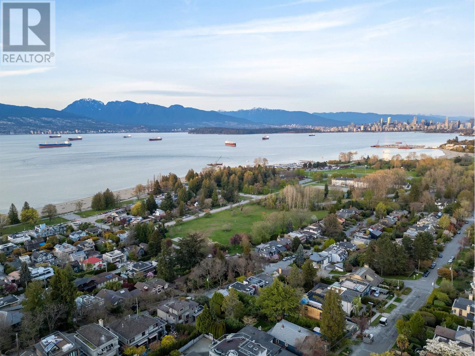 Photo 19 of 4524 W 1st Avenue, Vancouver BC