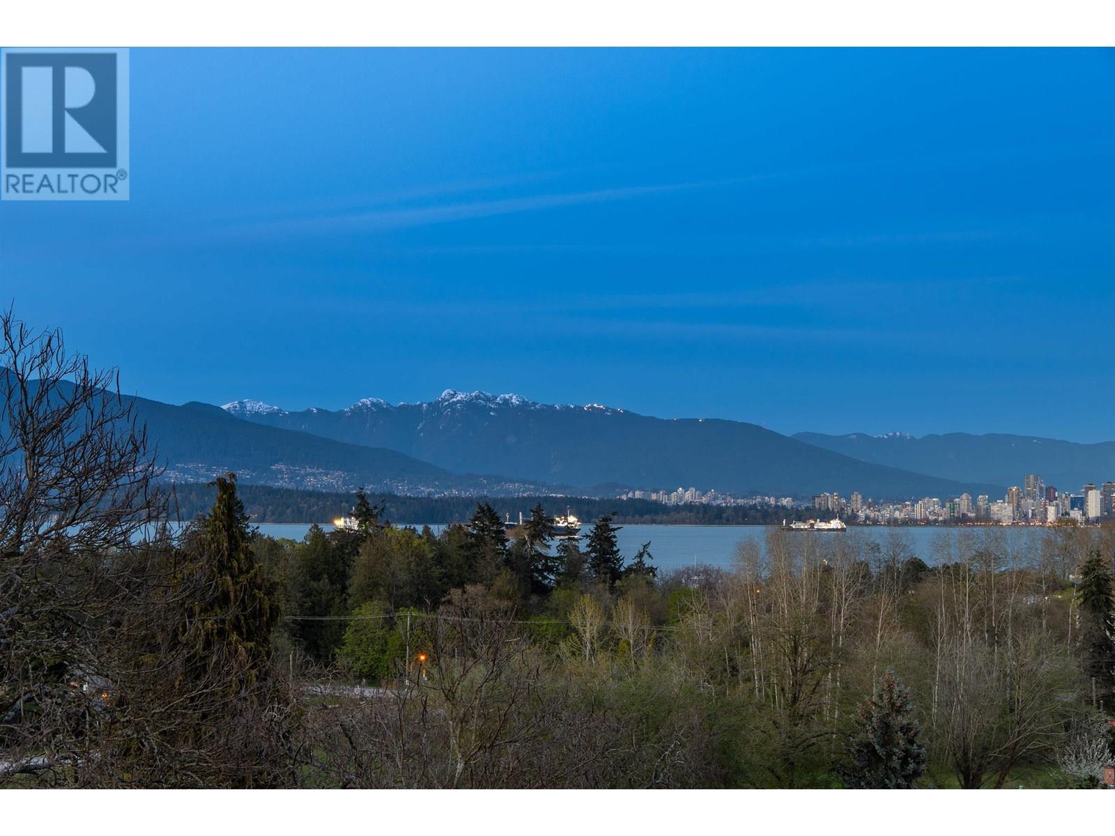 Photo 10 of 4524 W 1st Avenue, Vancouver BC