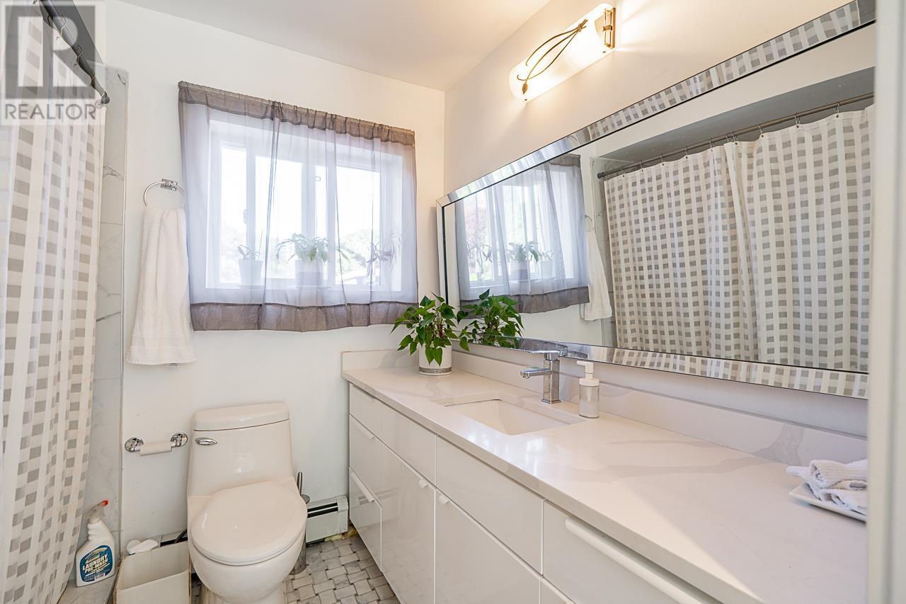 Photo 6 of 8240 Manson Drive, Burnaby BC