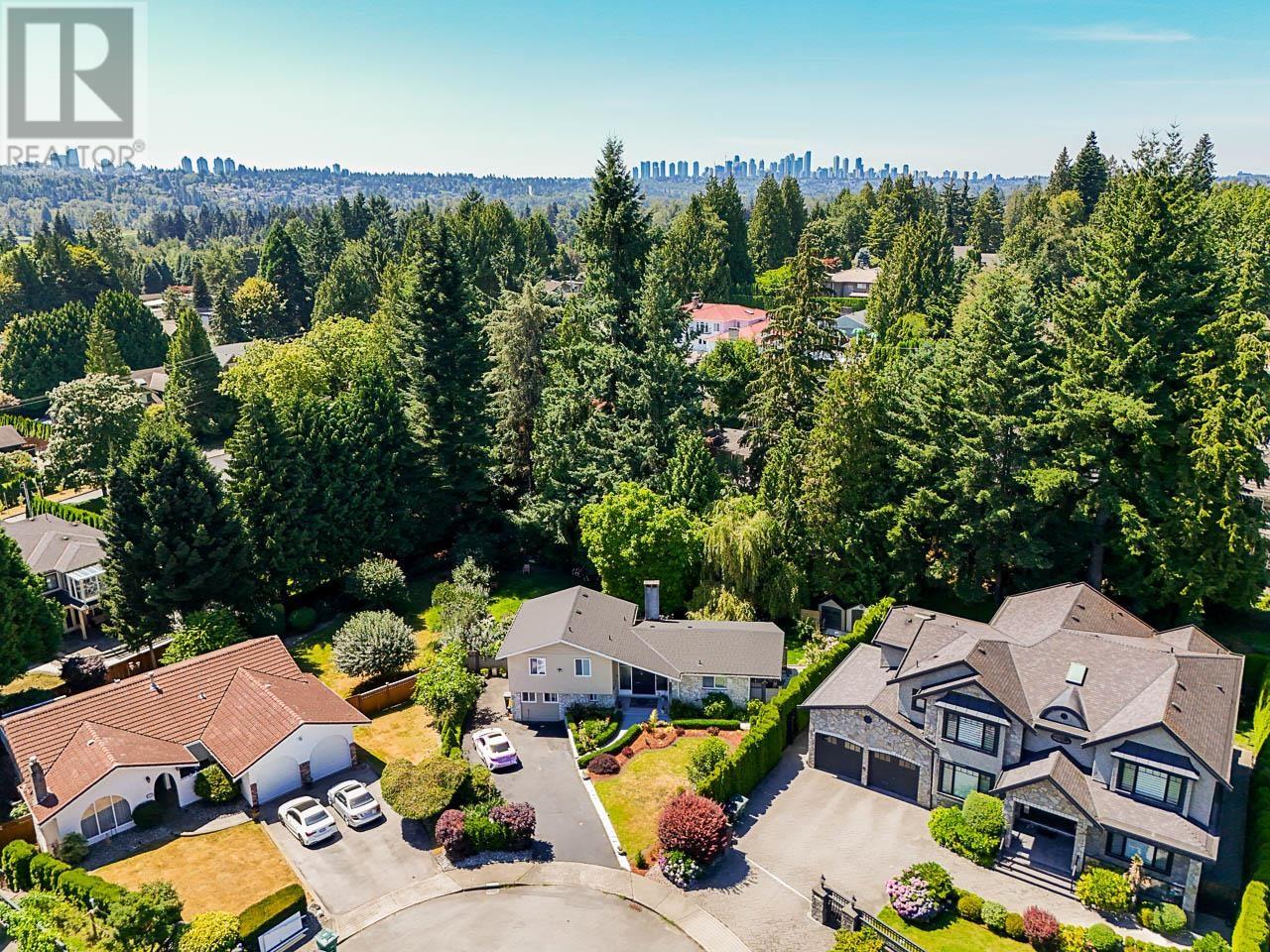 Photo 4 of 8240 Manson Drive, Burnaby BC