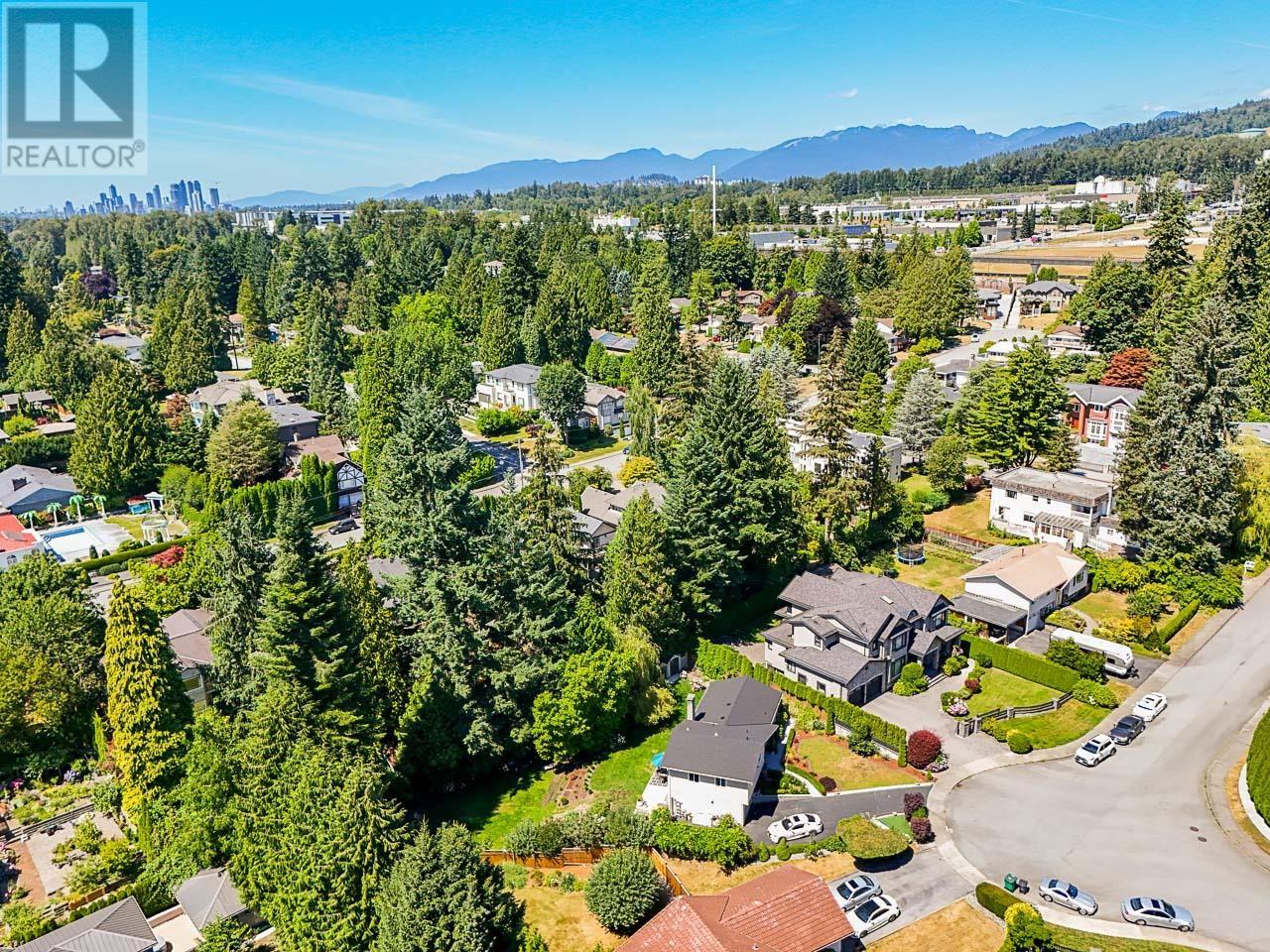 Photo 8 of 8240 Manson Drive, Burnaby BC