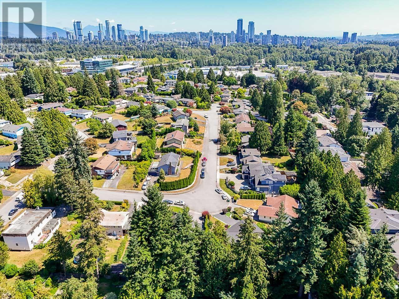 Photo 10 of 8240 Manson Drive, Burnaby BC