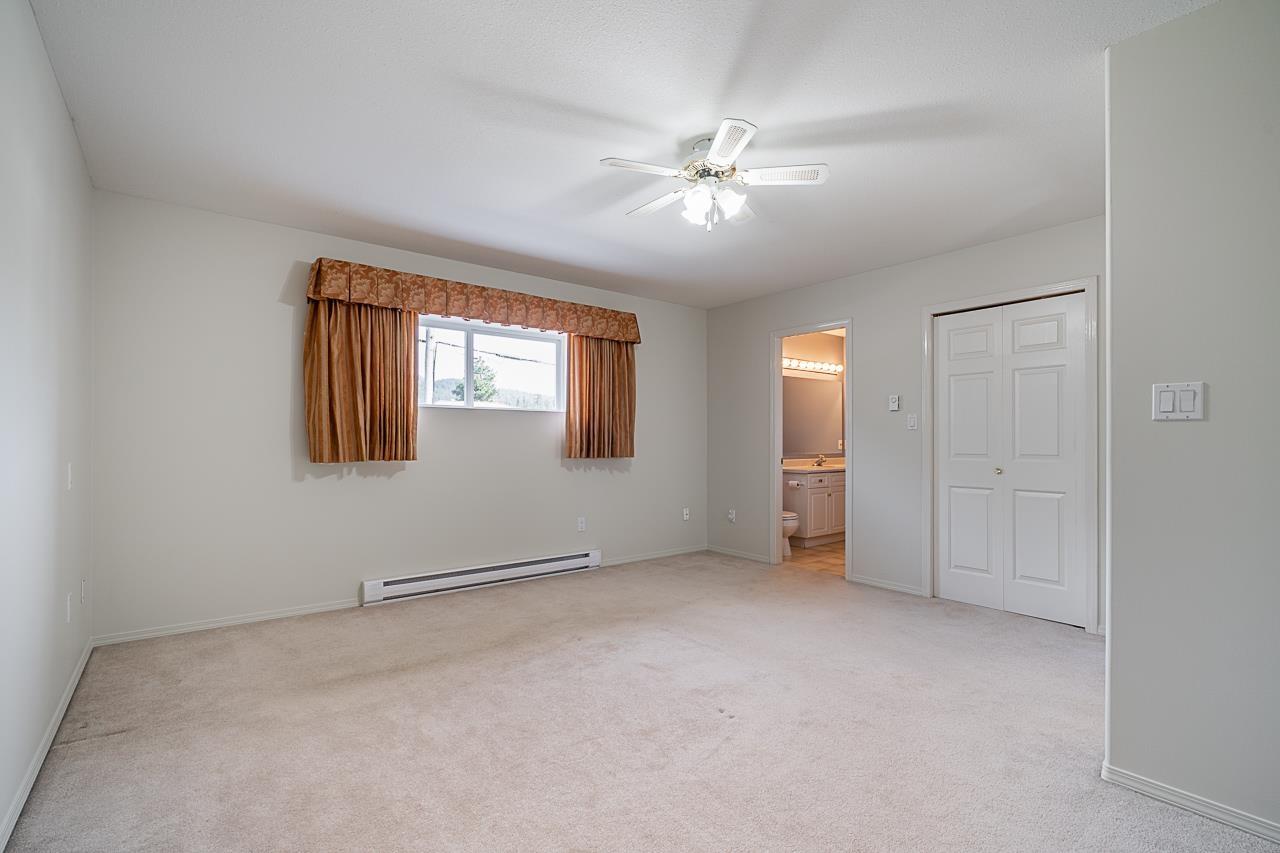 Photo 5 of 6 659 Douglas Street Hope, Hope BC