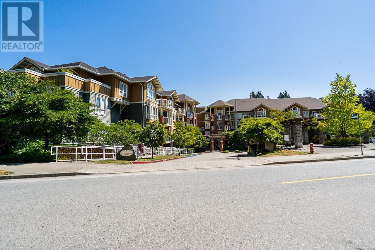 Photo 35 of 412 14 E Royal Avenue, New Westminster BC