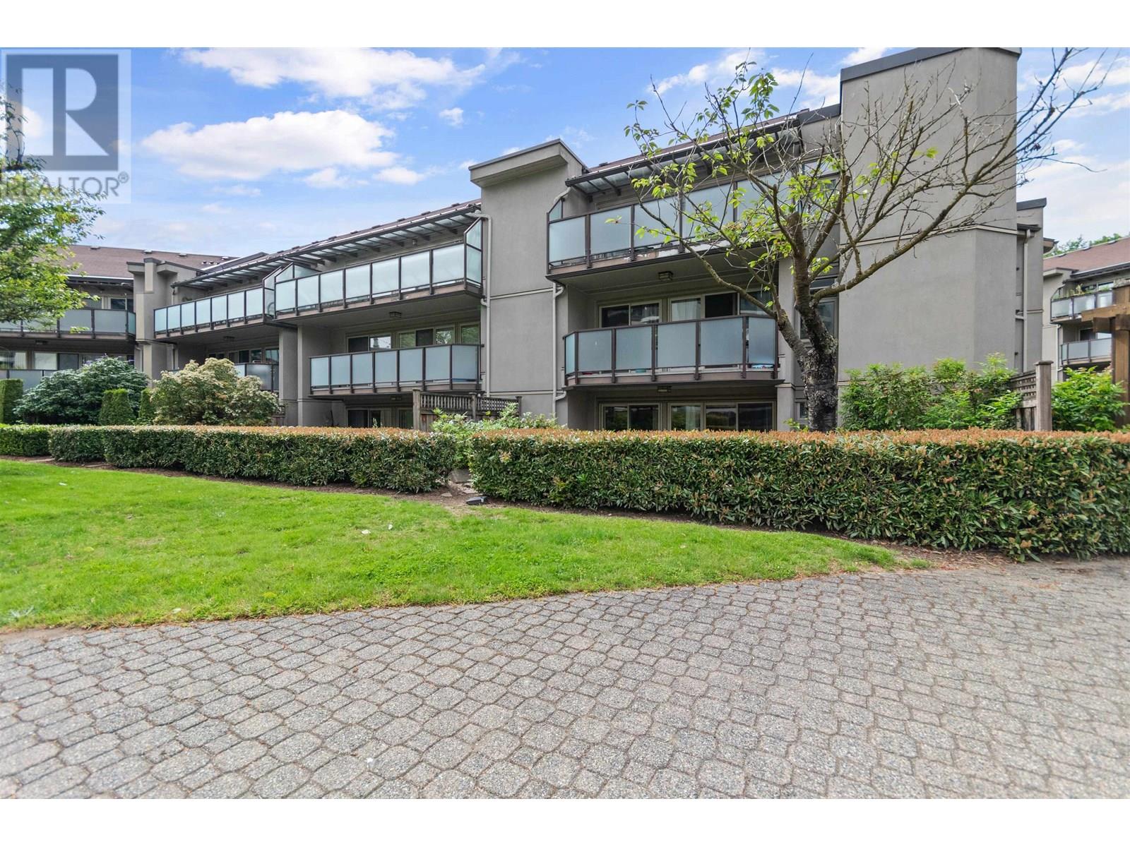 Photo 4 of 119 4363 Halifax Street, Burnaby BC