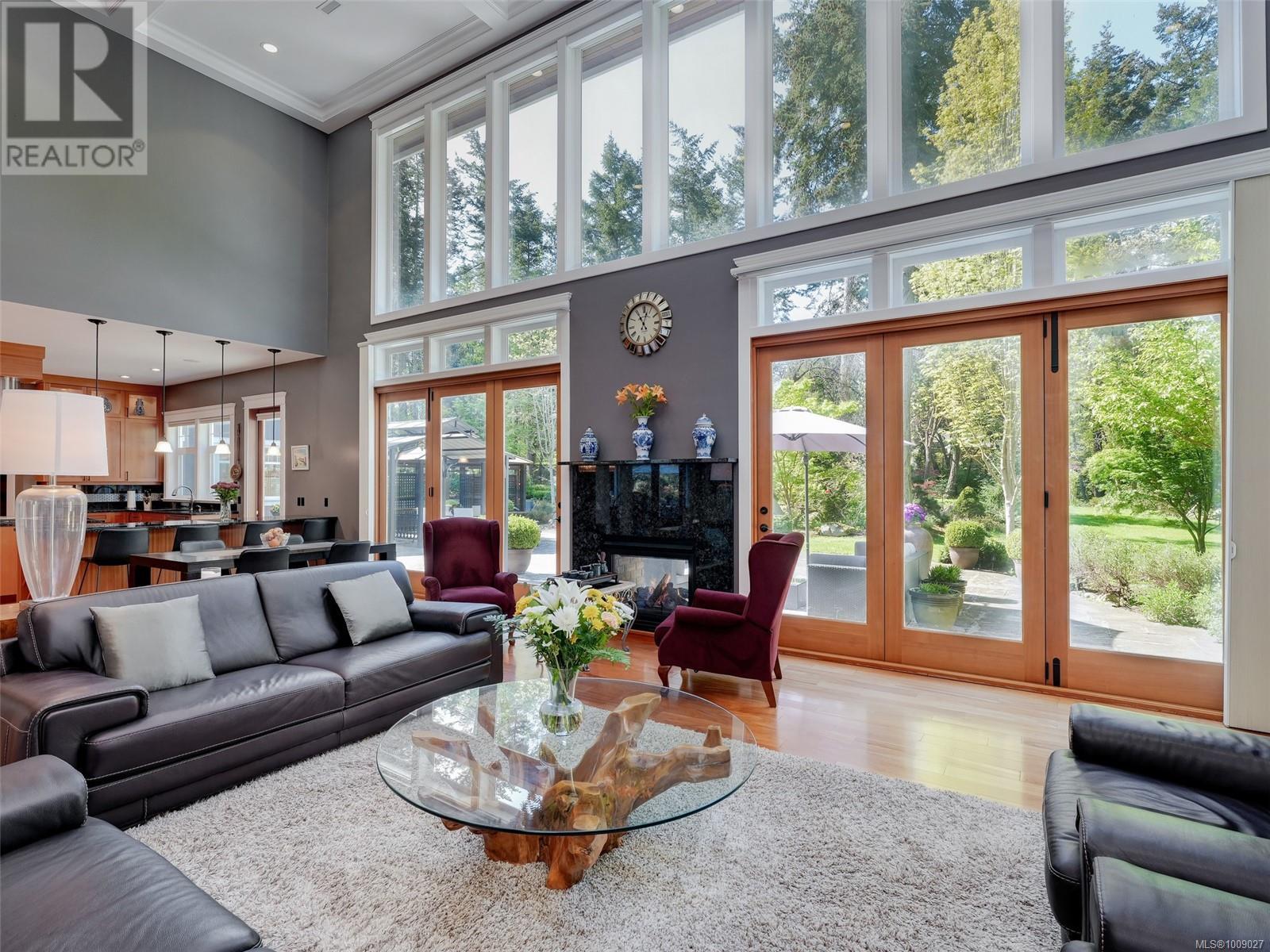  2615 Queenswood Drive, Saanich