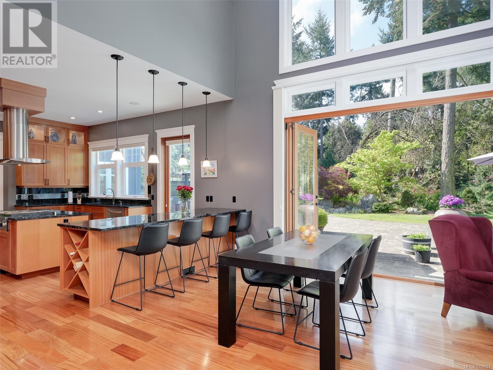  2615 Queenswood Drive, Saanich