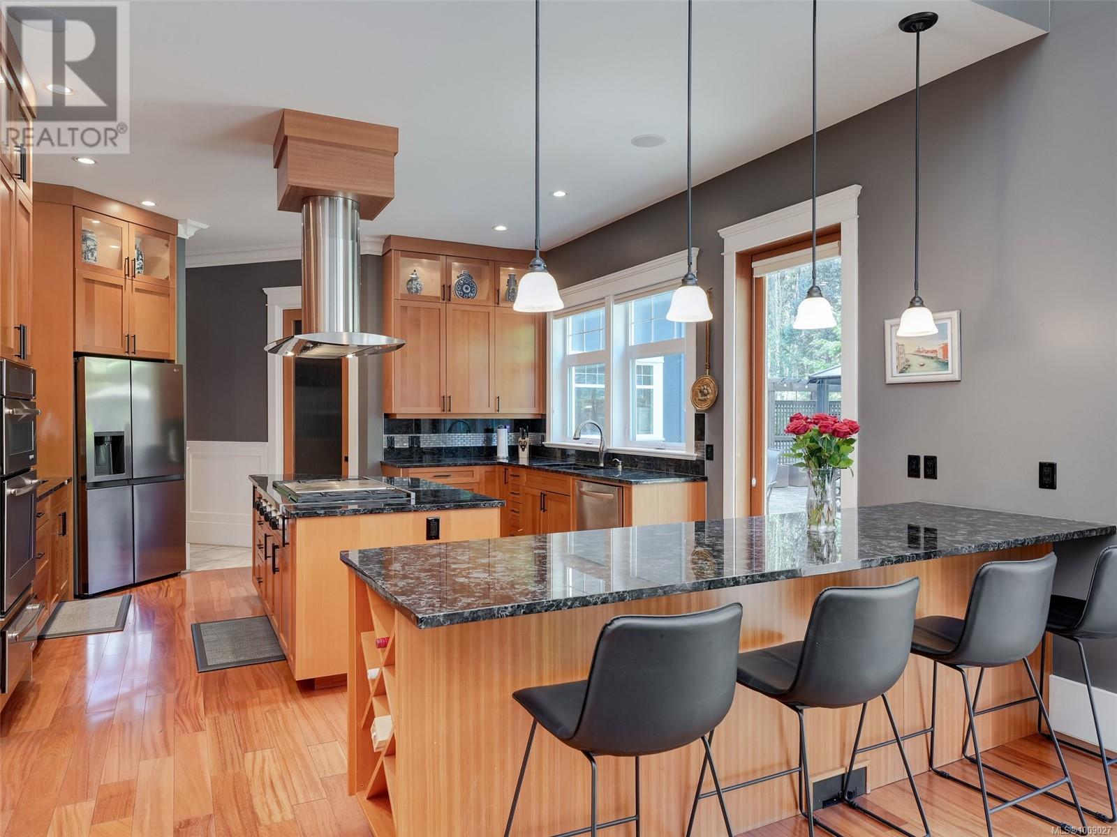  2615 Queenswood Drive, Saanich