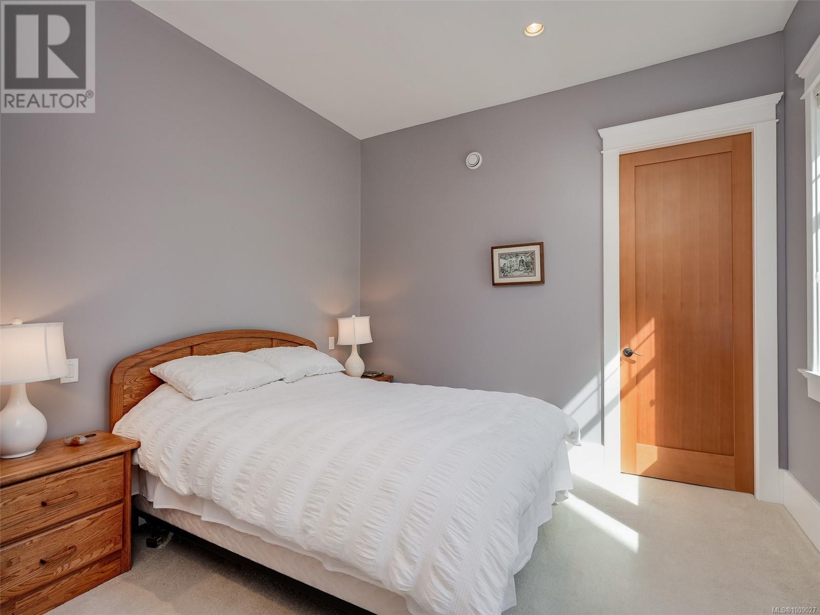  2615 Queenswood Drive, Saanich