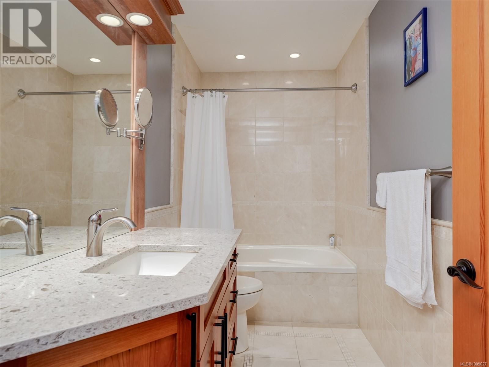  2615 Queenswood Drive, Saanich