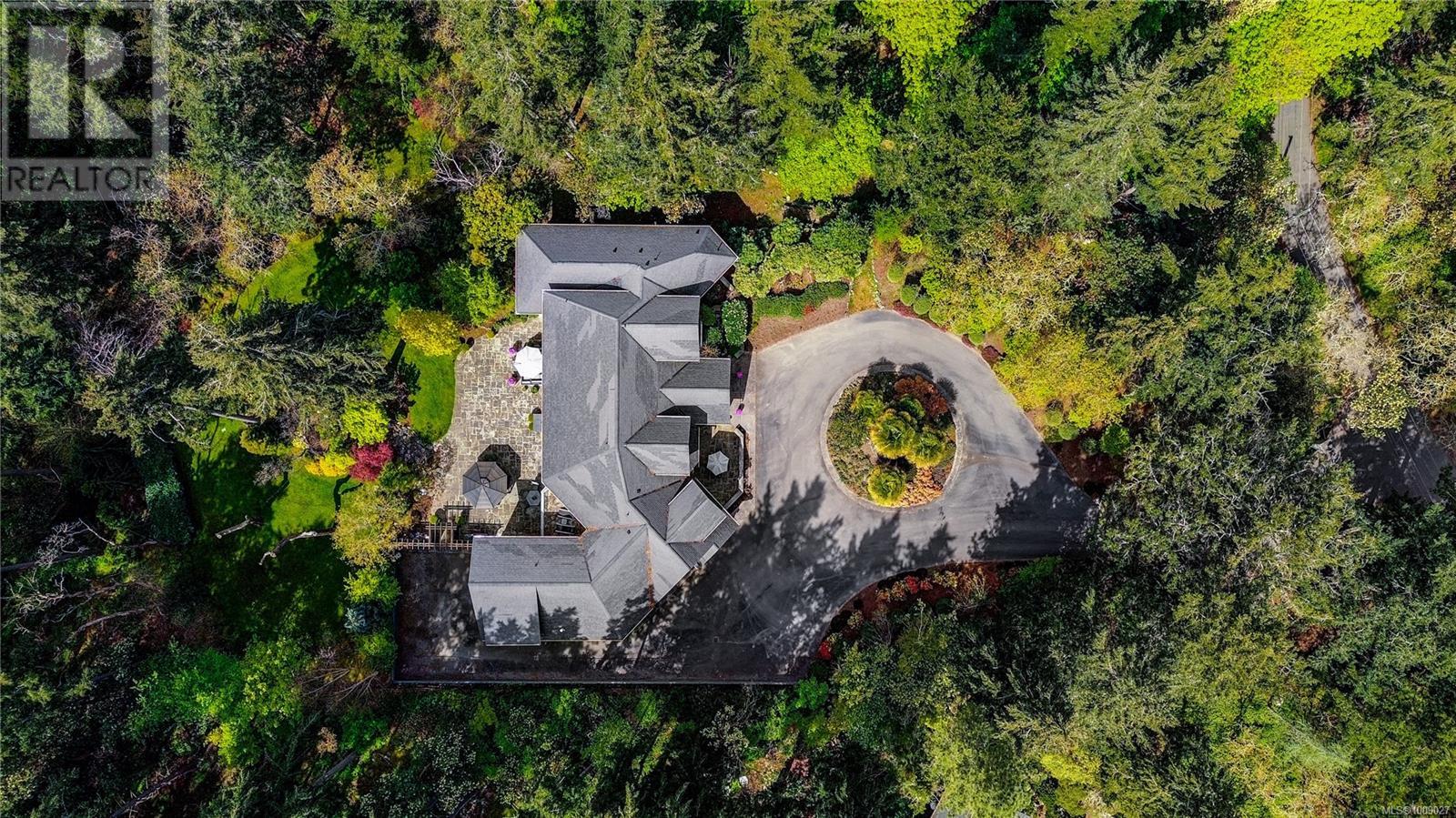  2615 Queenswood Drive, Saanich