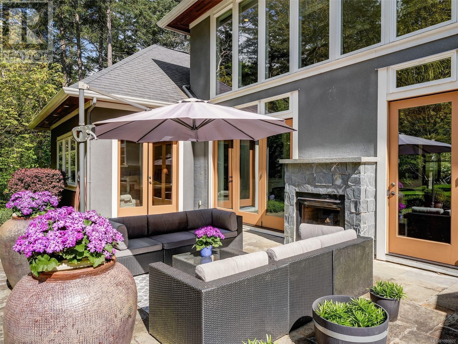  2615 Queenswood Drive, Saanich