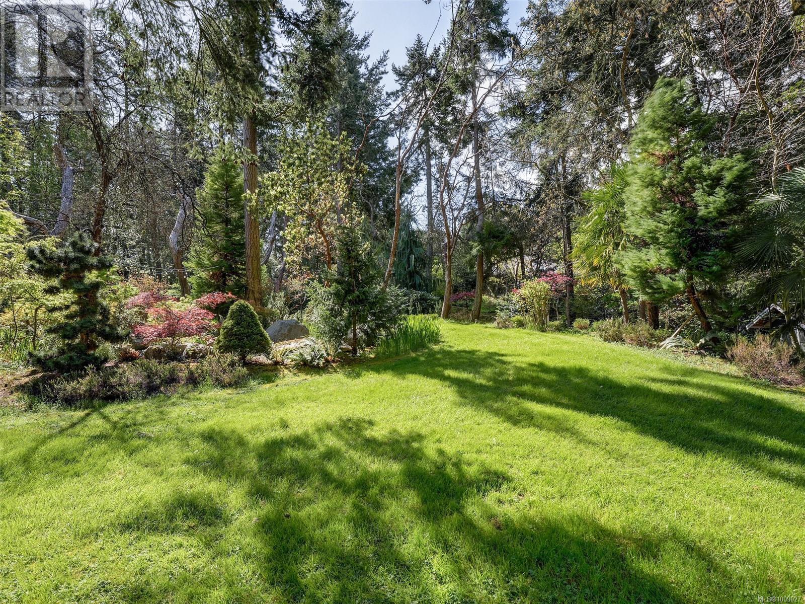  2615 Queenswood Drive, Saanich