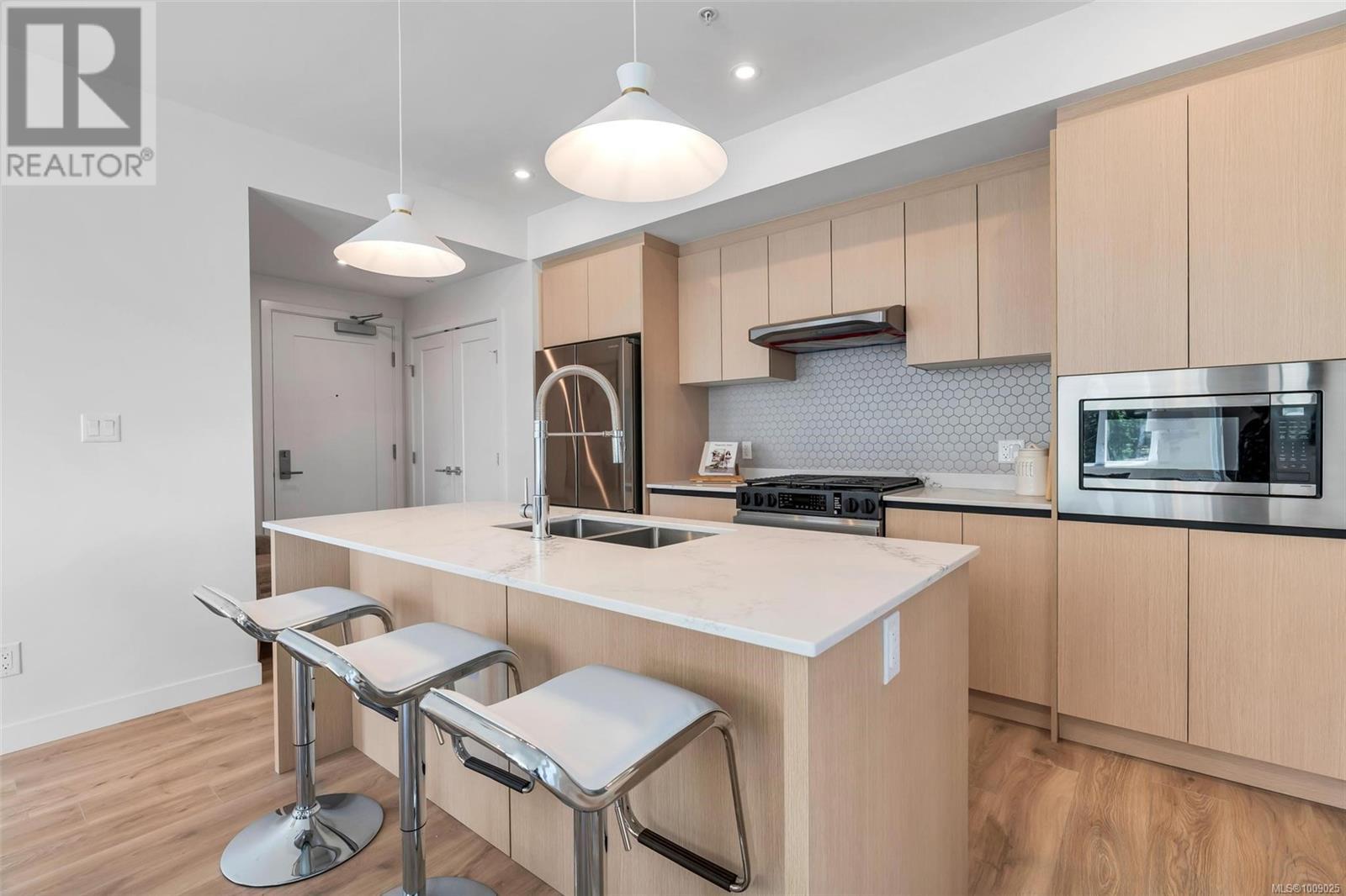 410 2000 West Park Lane, View Royal