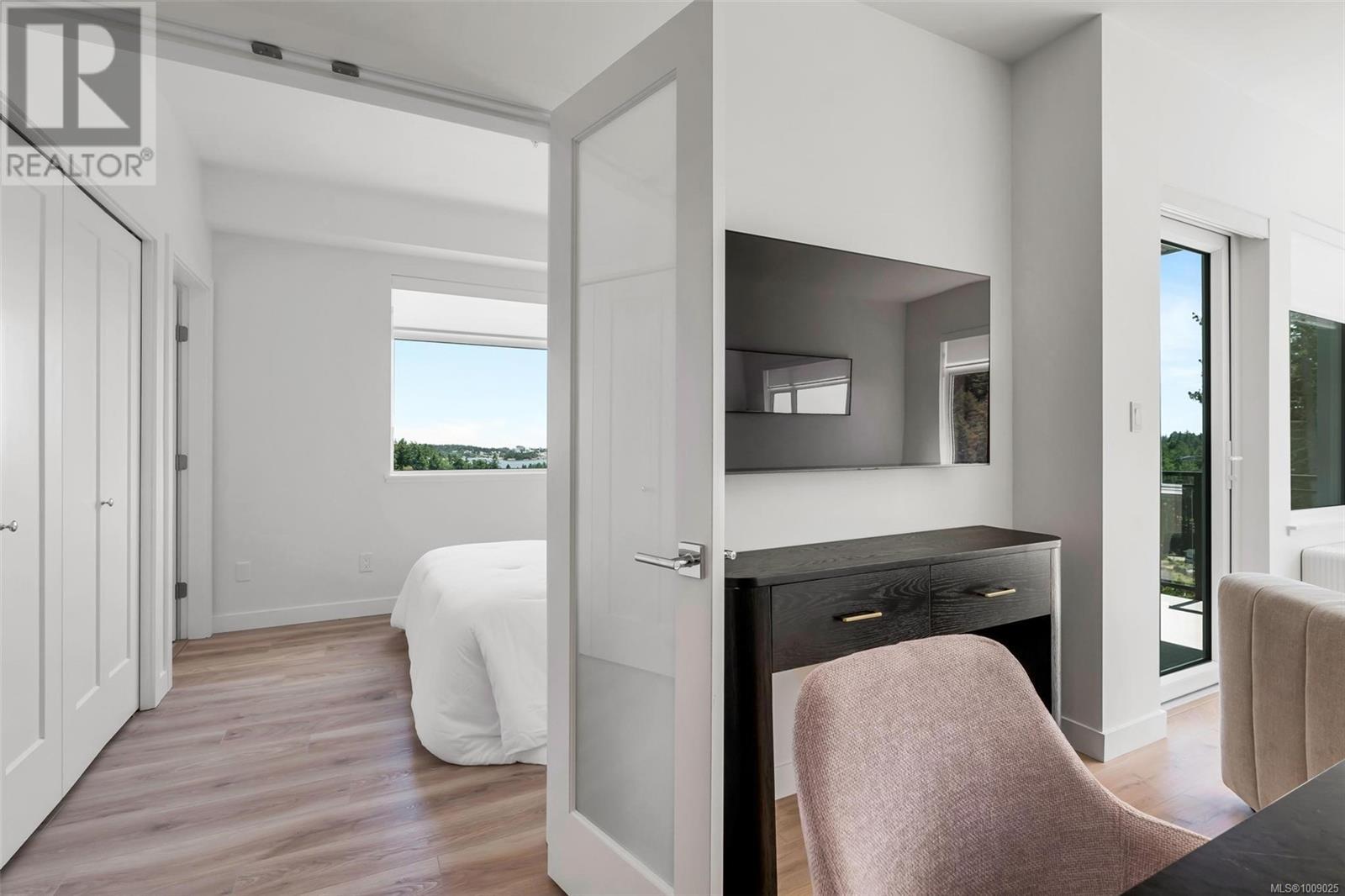 410 2000 West Park Lane, View Royal