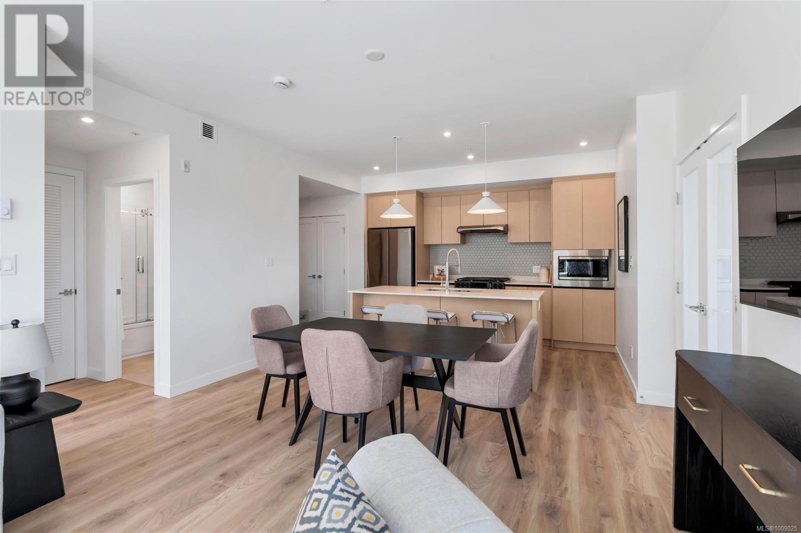410 2000 West Park Lane, View Royal