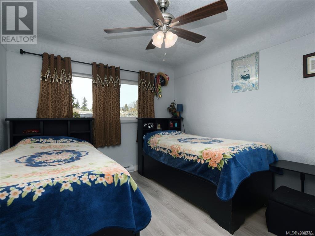 Photo 10 of 85 Battleford Ave, Saanich BC