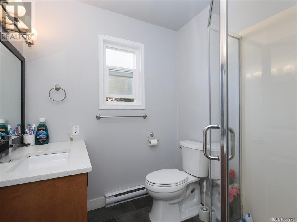 Photo 11 of 85 Battleford Ave, Saanich BC