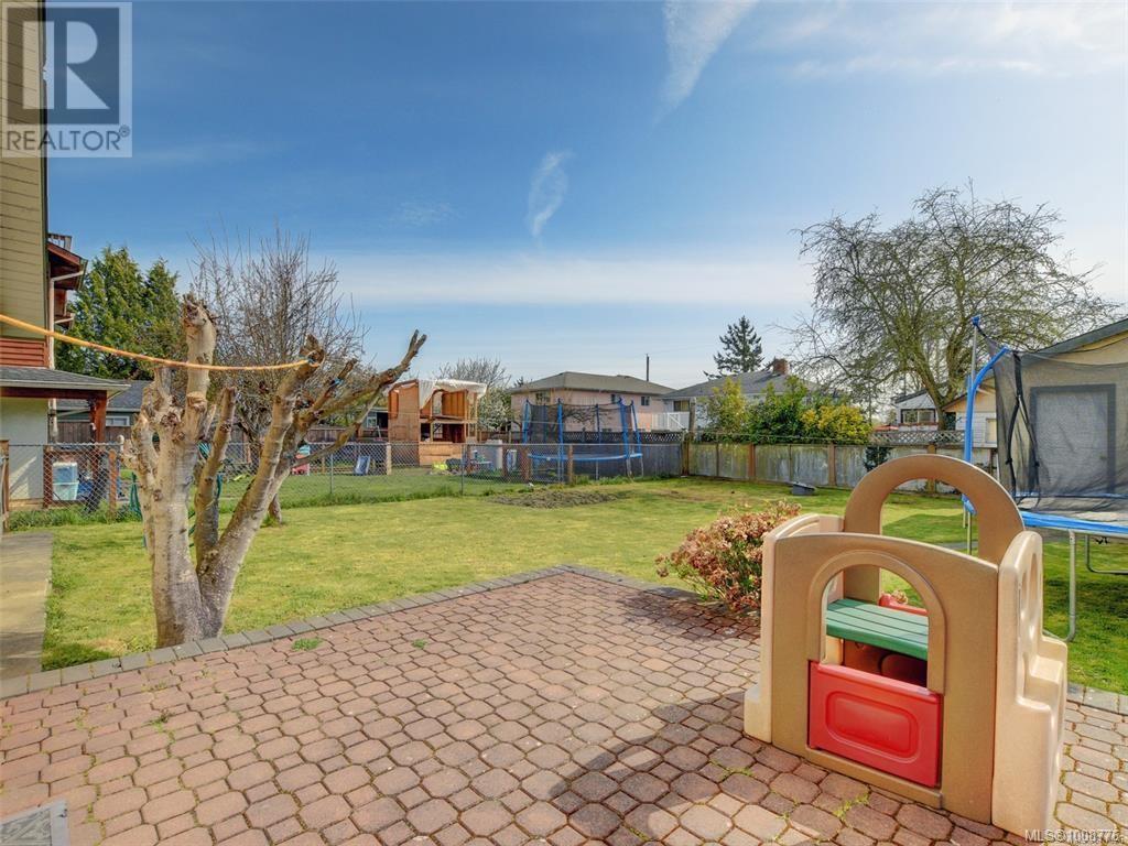 Photo 15 of 85 Battleford Ave, Saanich BC