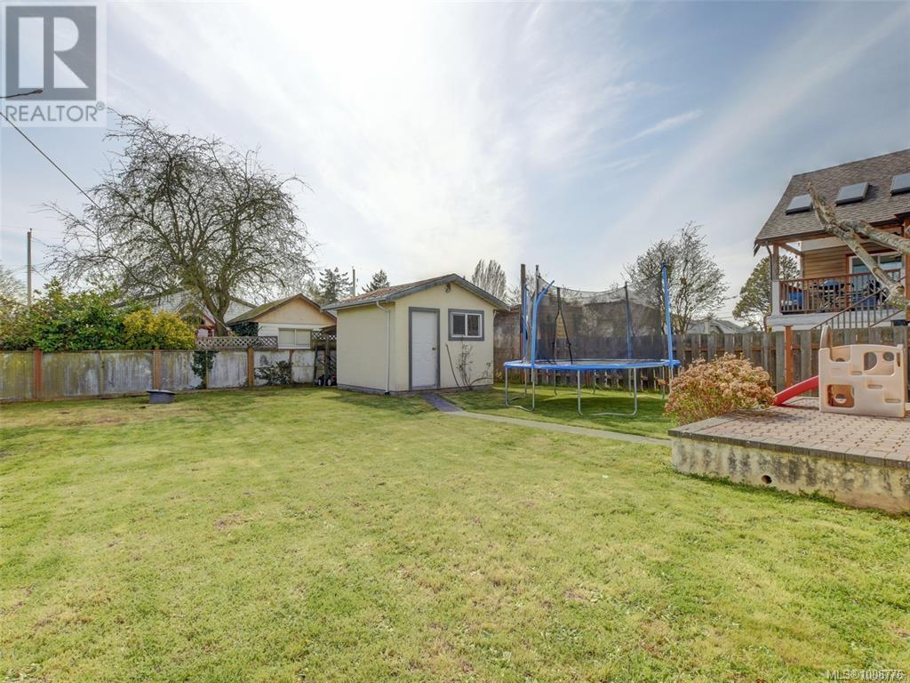 Photo 13 of 85 Battleford Ave, Saanich BC