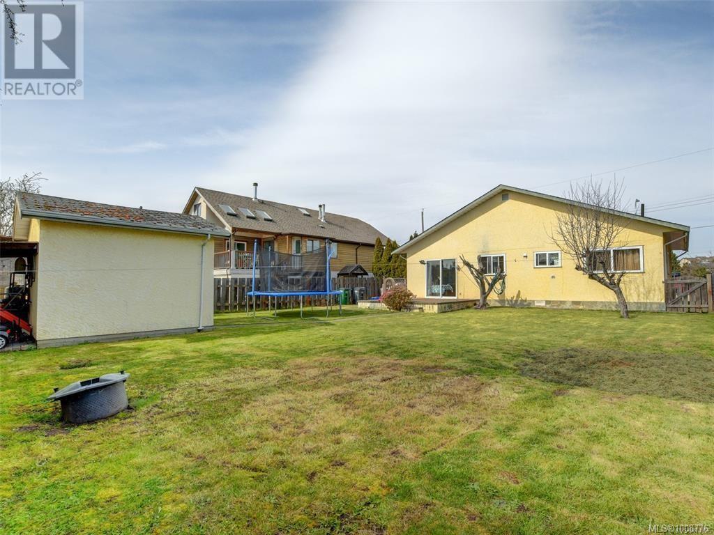 Photo 5 of 85 Battleford Ave, Saanich BC