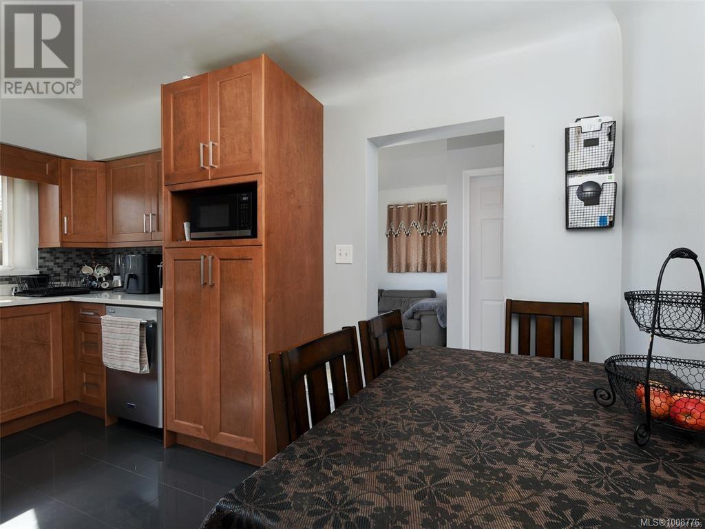 Photo 17 of 85 Battleford Ave, Saanich BC