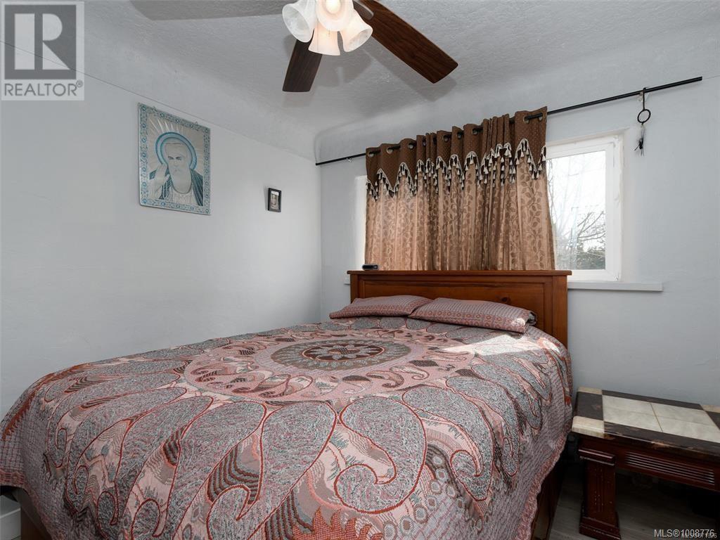 Photo 8 of 85 Battleford Ave, Saanich BC