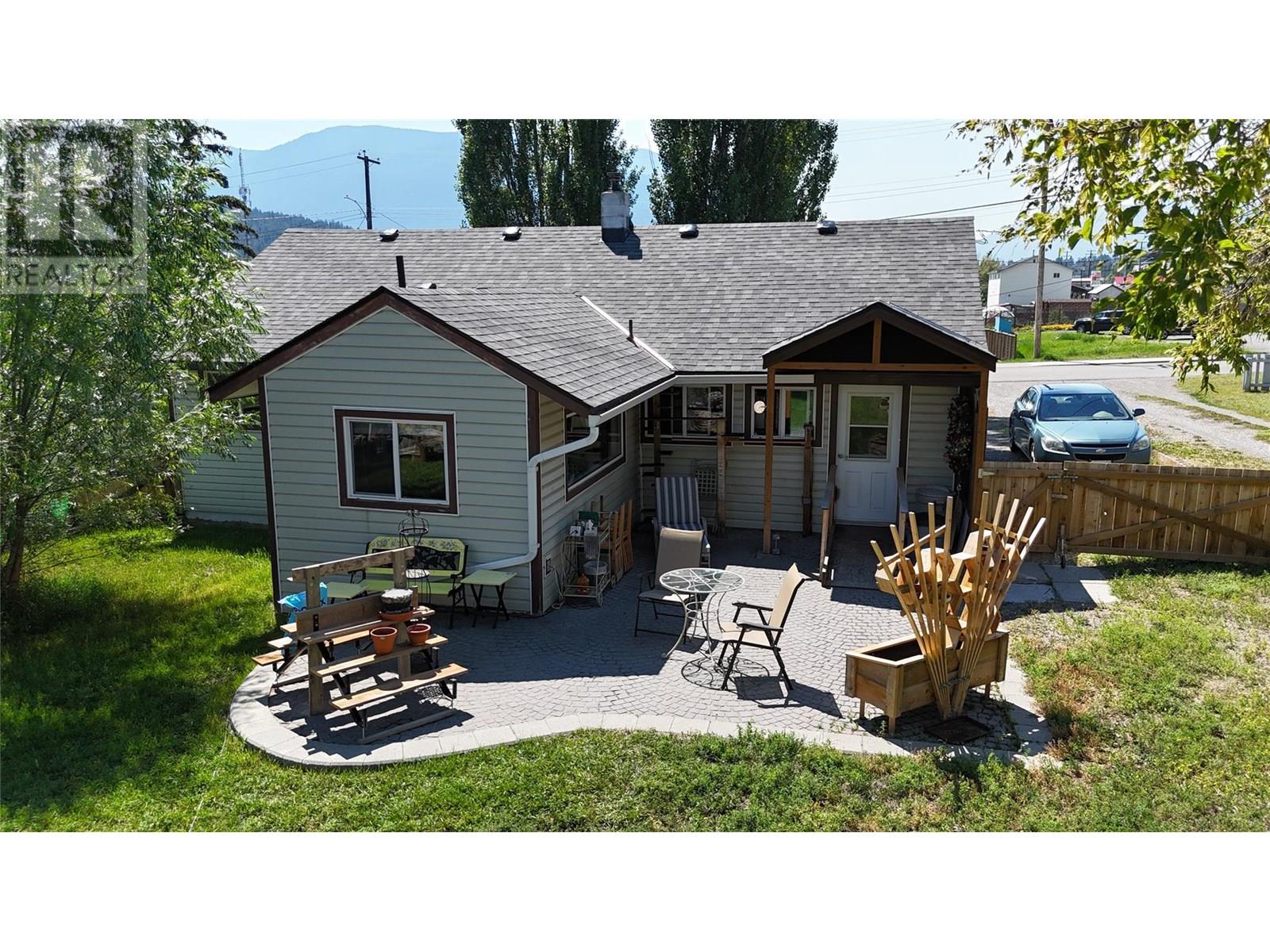 306 McDonald Avenue, Clinton