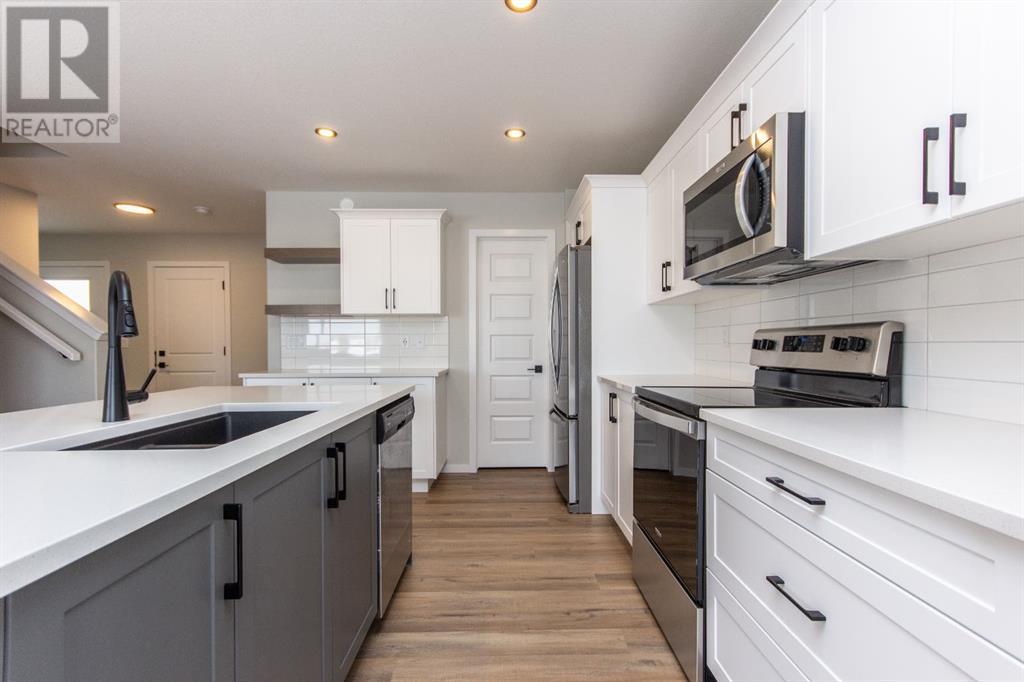 Photo 4 of 256 Augustus Way, Penhold AB