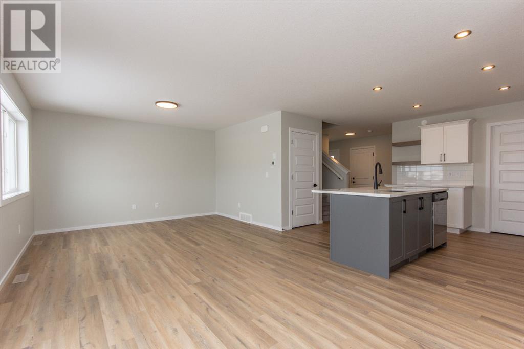 Photo 10 of 256 Augustus Way, Penhold AB