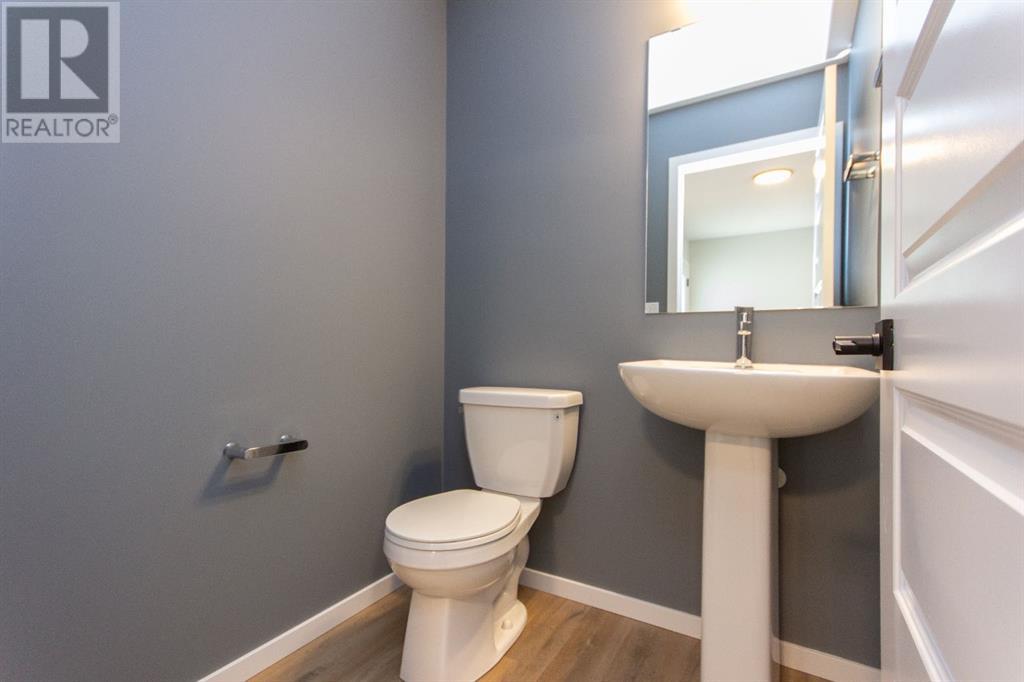 Photo 11 of 256 Augustus Way, Penhold AB