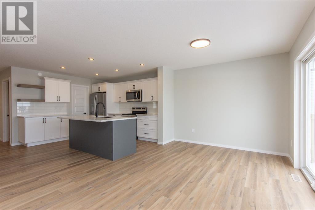 Photo 8 of 256 Augustus Way, Penhold AB