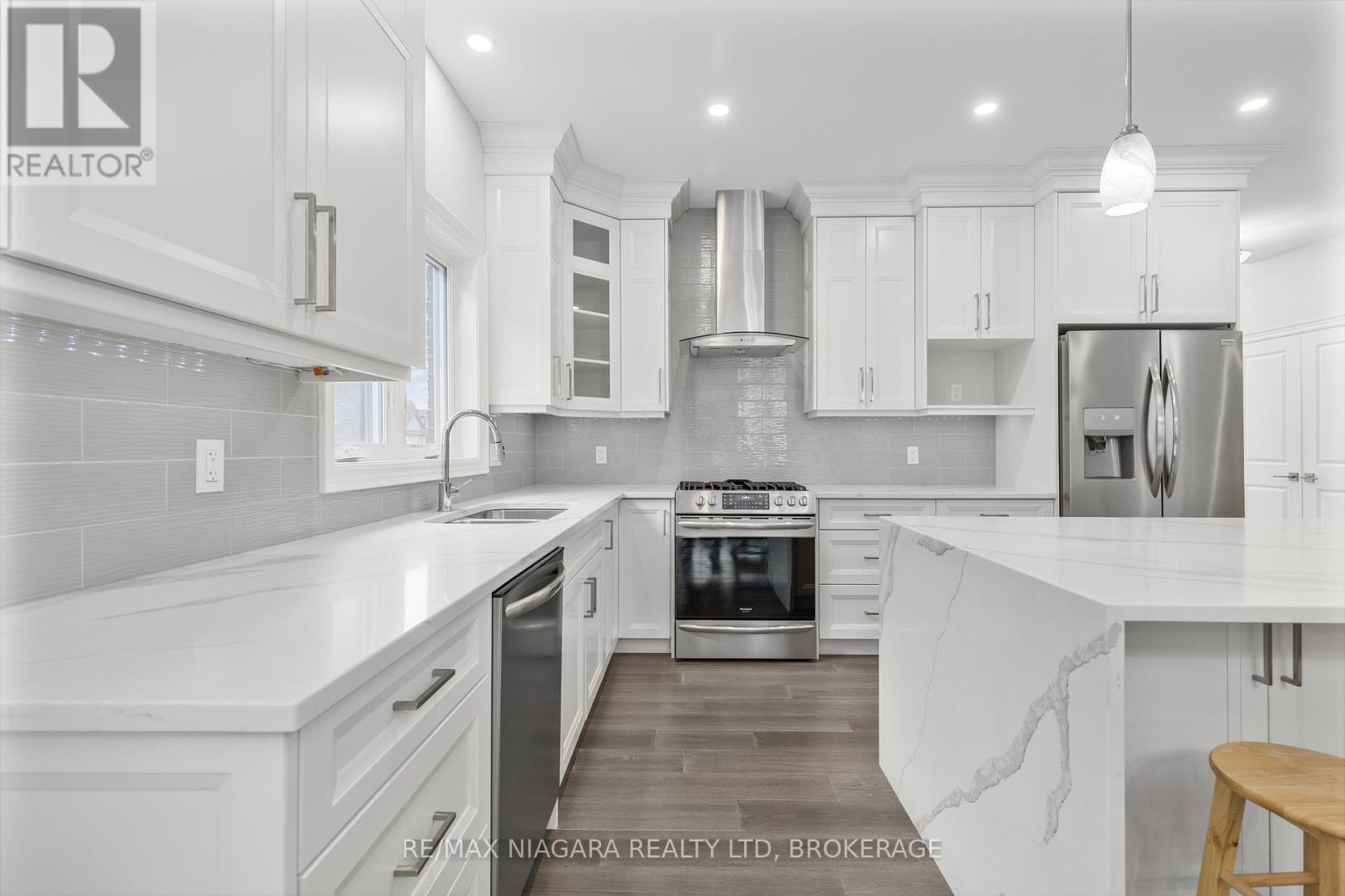 Photo 23 of 254 Lancaster Drive, Port Colborne ON