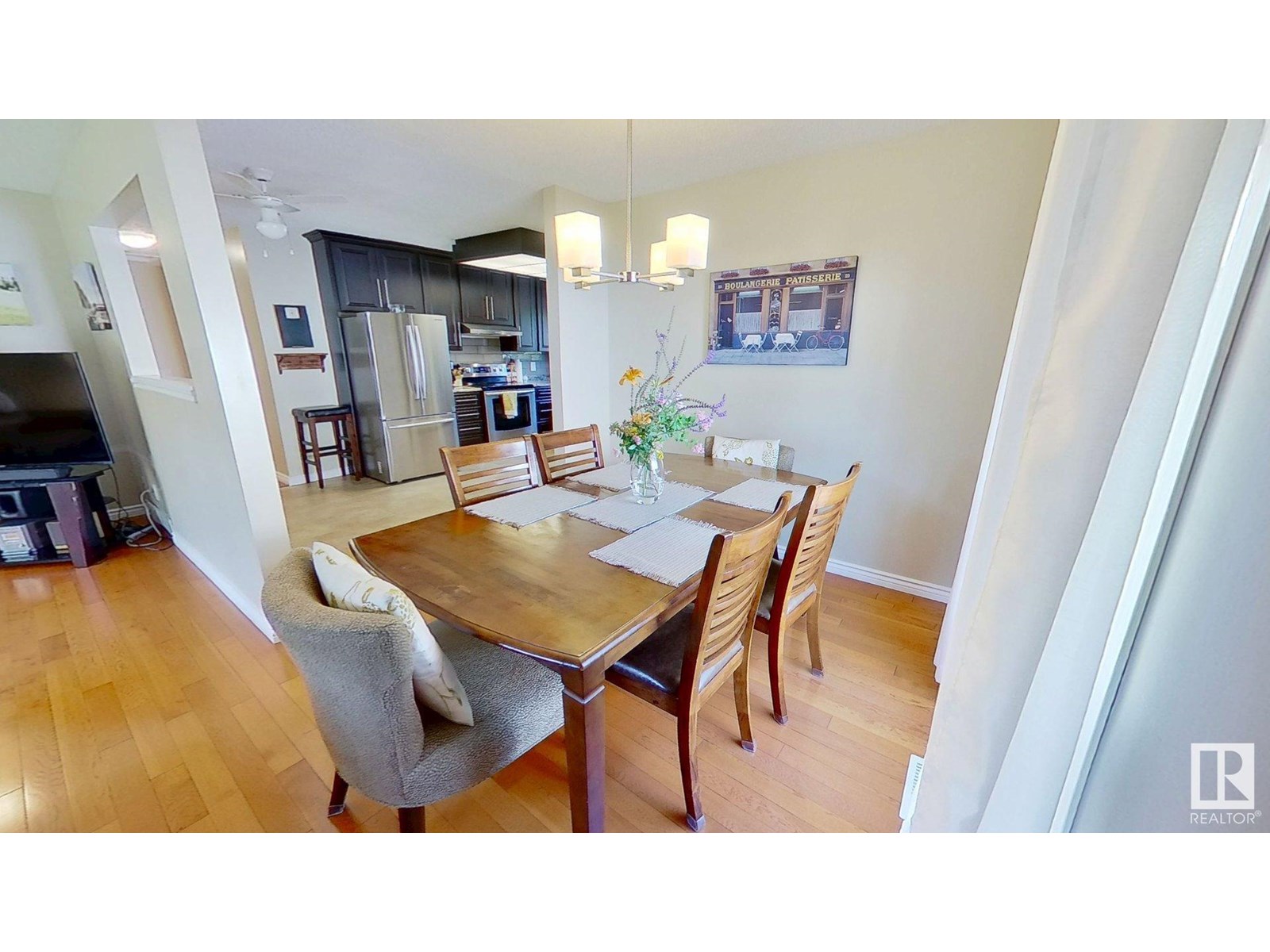Photo 5 of 5510 59 St, Beaumont AB