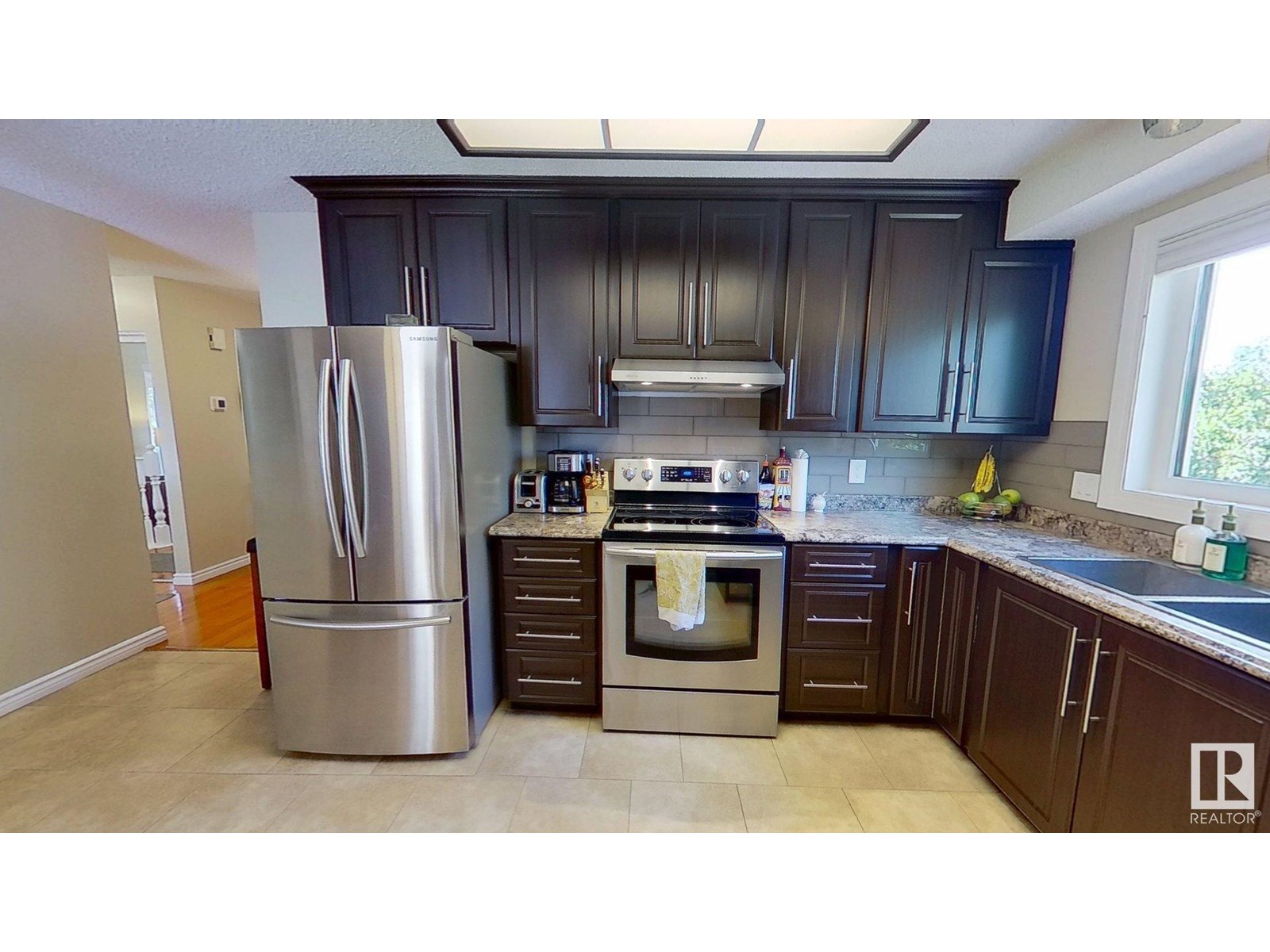 Photo 8 of 5510 59 St, Beaumont AB