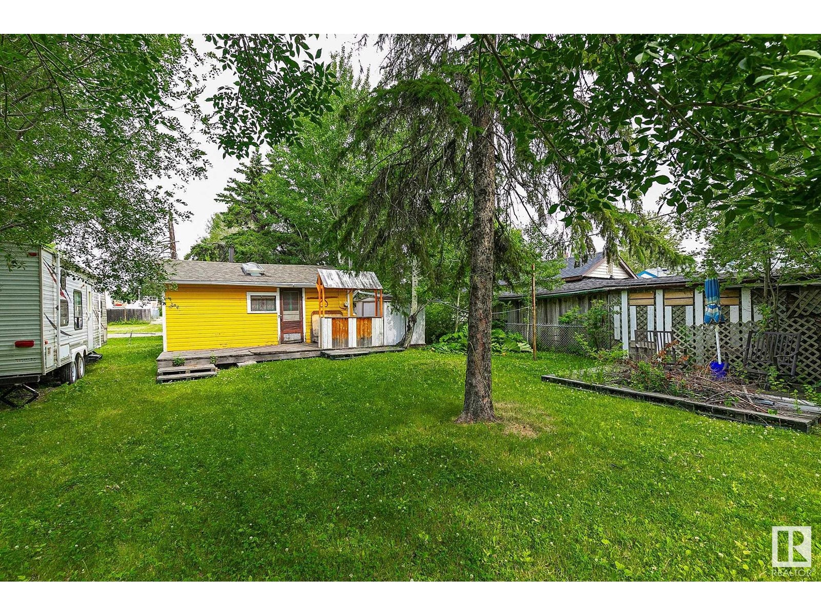 Photo 4 of 4716 48 St, Rural Lac Ste Anne County AB