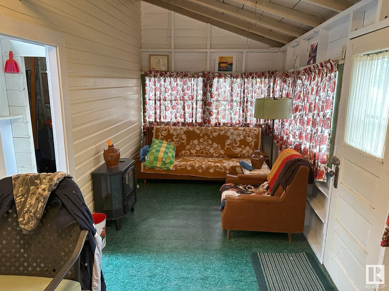Photo 9 of 4716 48 St, Rural Lac Ste Anne County AB