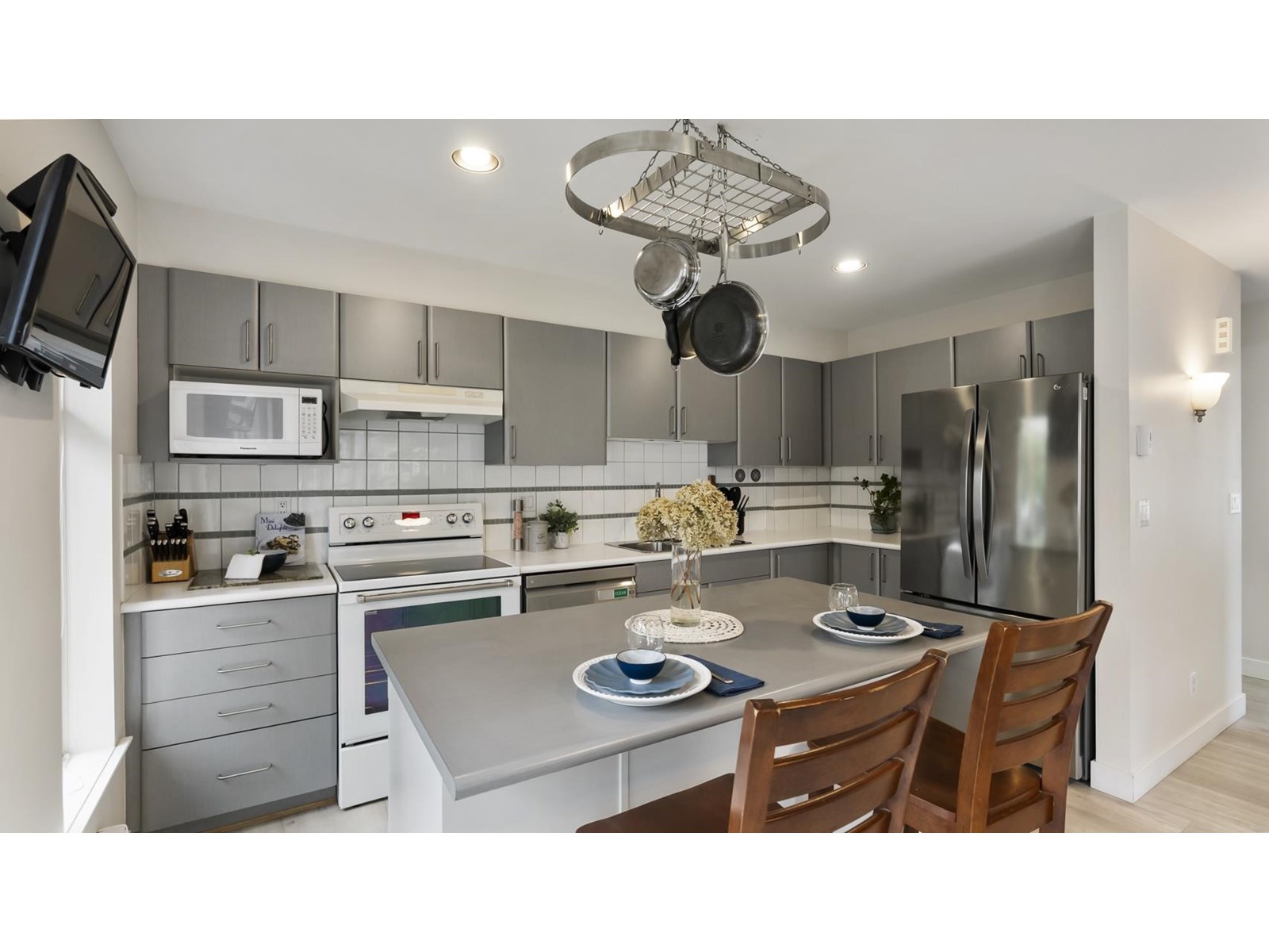Photo 13 of 31 6450 199 Street, Langley BC