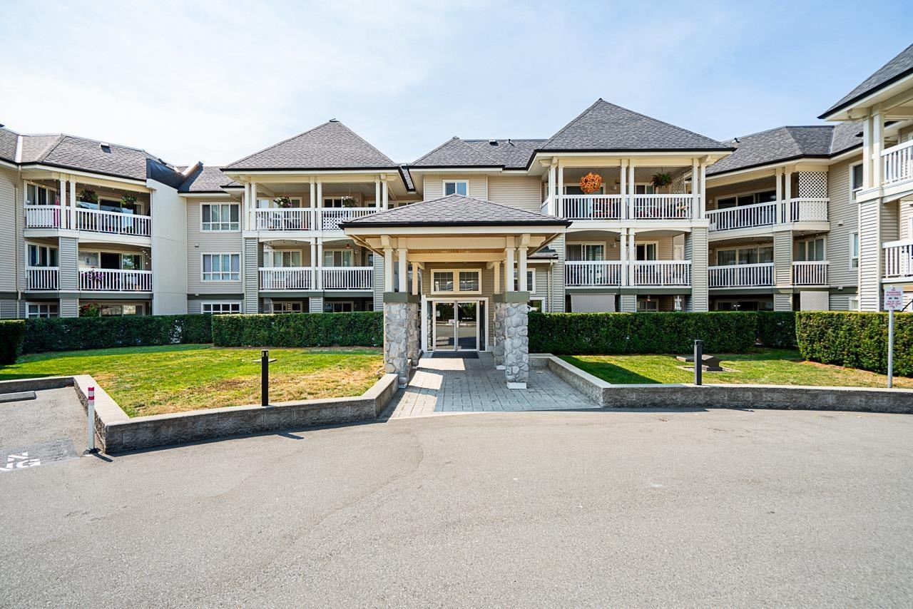 Photo 3 of 330 22020 49 Avenue, Langley BC
