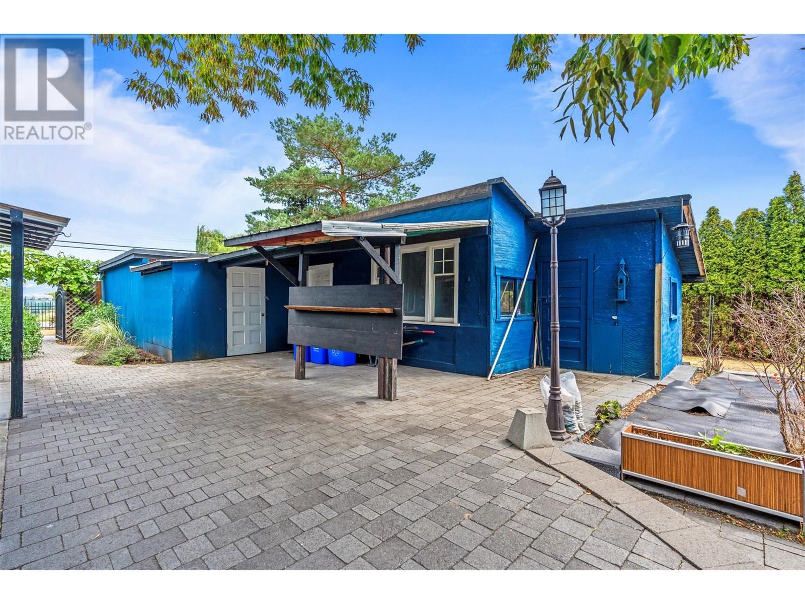 2640 Lakeshore Road, Vernon