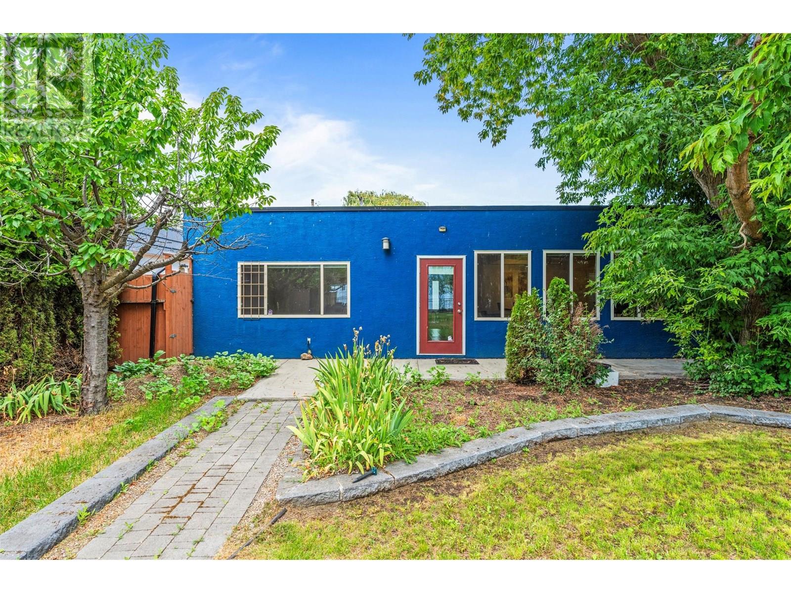 2640 Lakeshore Road, Vernon