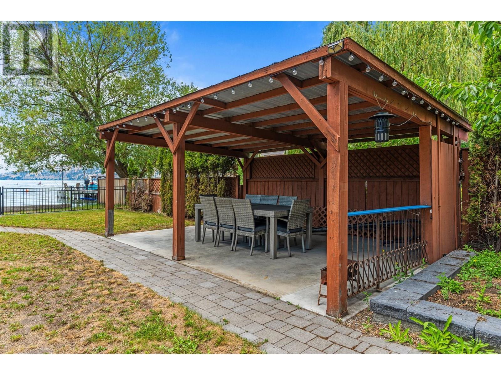 2640 Lakeshore Road, Vernon