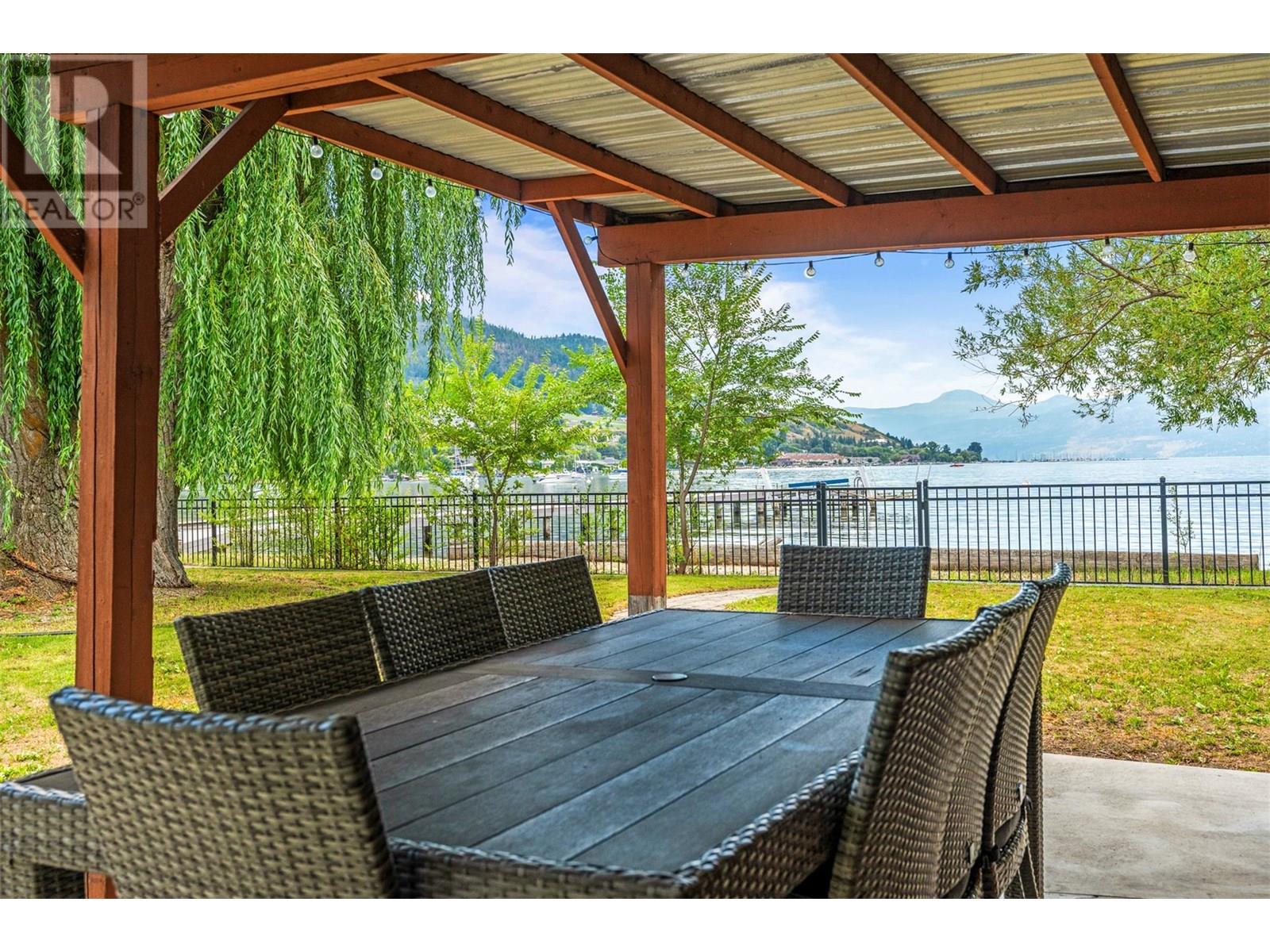 2640 Lakeshore Road, Vernon