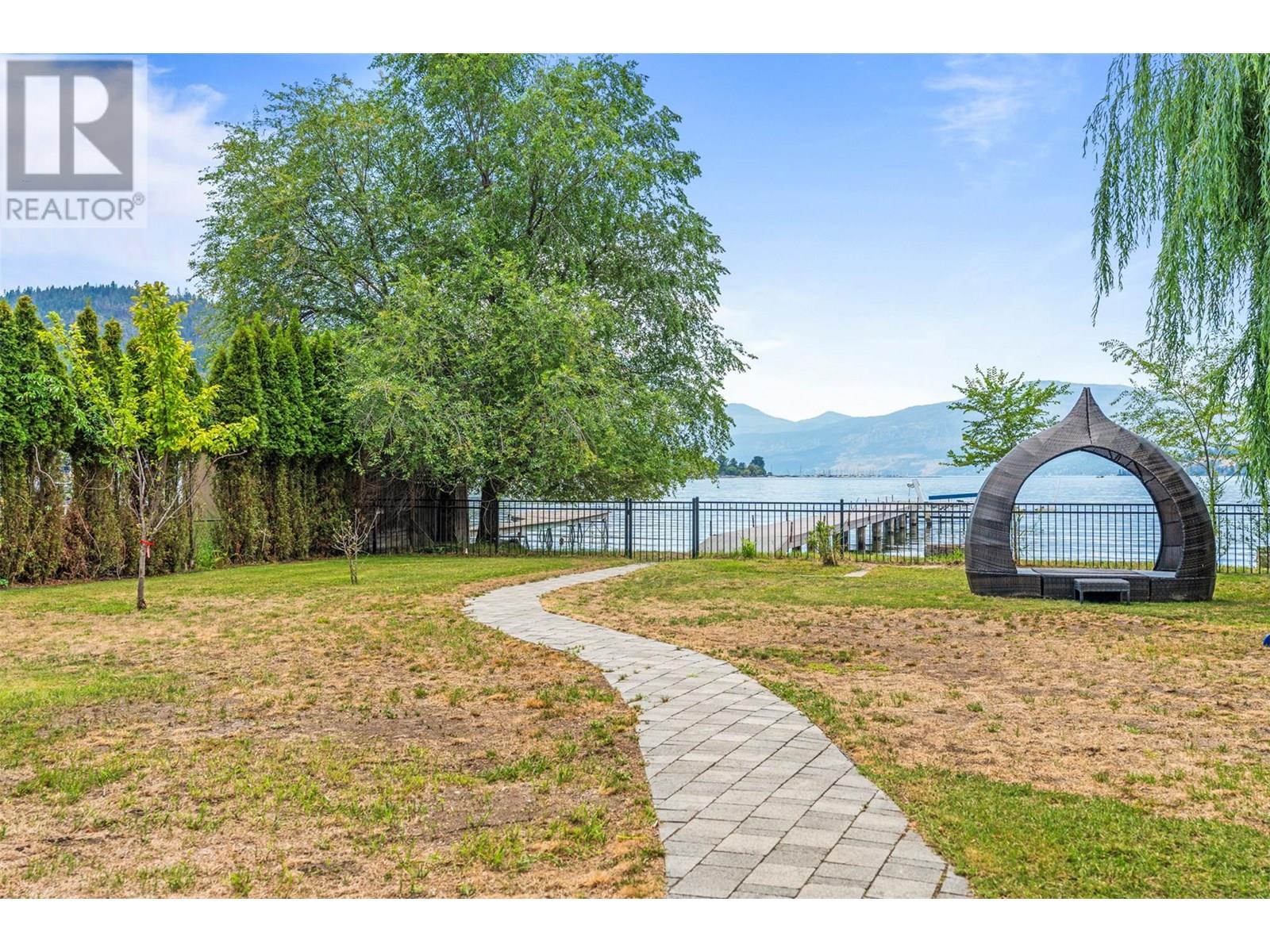 2640 Lakeshore Road - 2