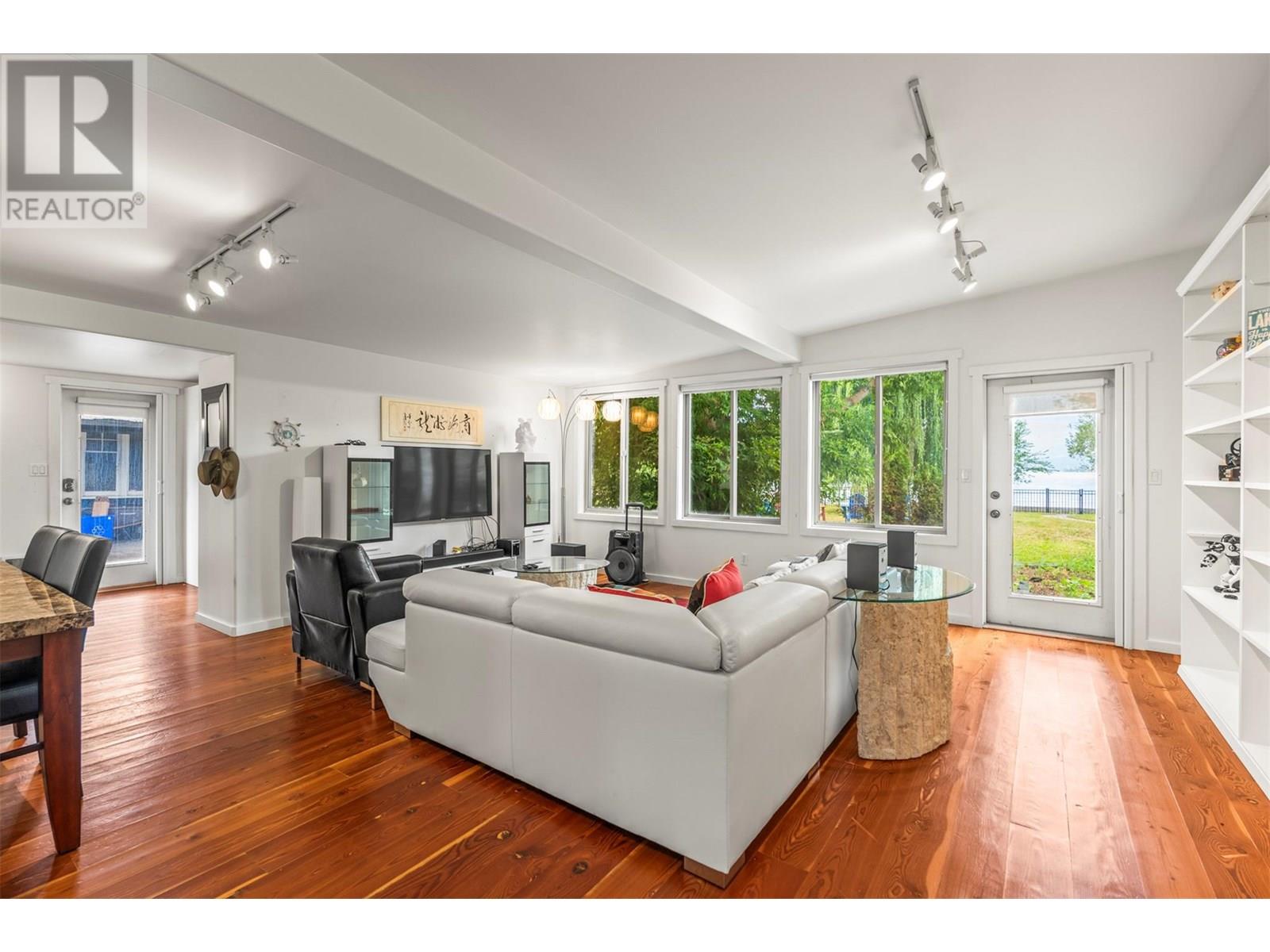 2640 Lakeshore Road, Vernon