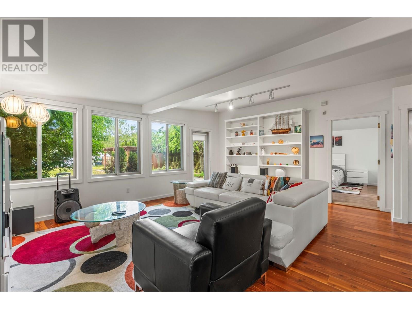 2640 Lakeshore Road, Vernon